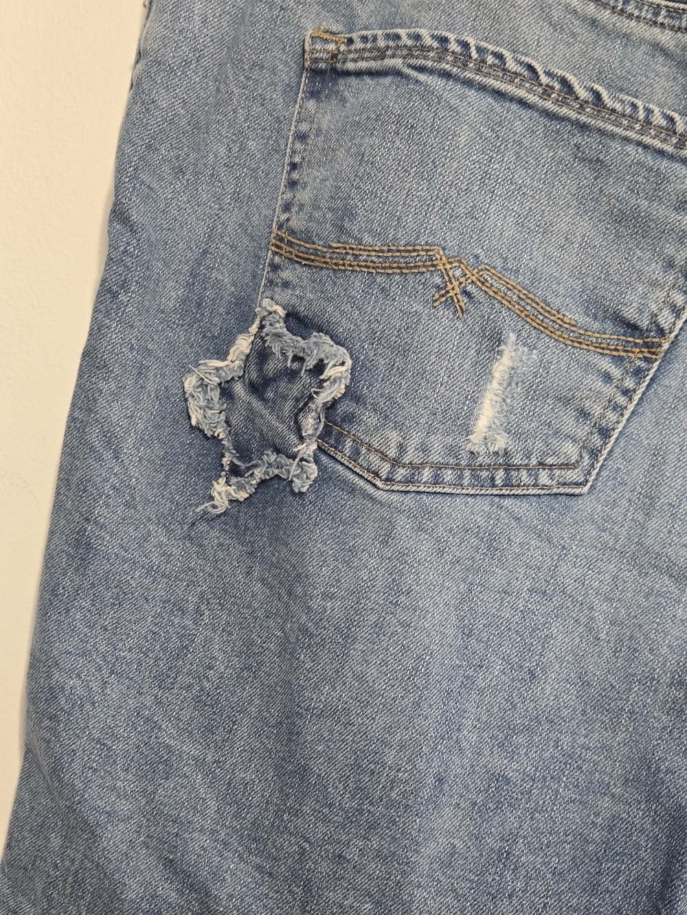 Lucky Brand Georgia Shorts Size 14 Blue Denim Star Distressed Stretch Mid Rise - Picture 6 of 9